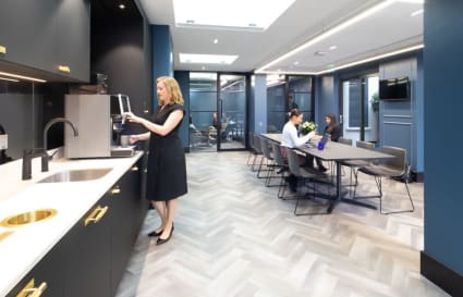 13 Person External Private Office in London | 466 Sq. Ft.