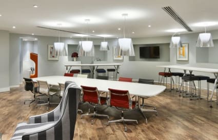 10 Person Private Office with 2 Meeting Rooms | 900 Sq. Ft.