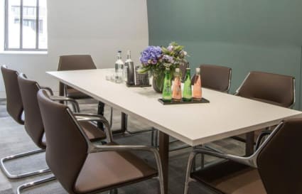 16 Person Private Office in London | 850 Sq. Ft.