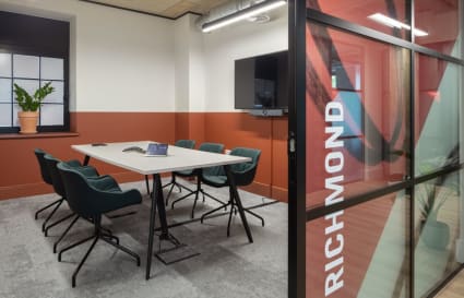 6 Person Private Office in London | 248 Sq. Ft.