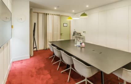 Private Office for up to 18 People | 1,153 Sq. Ft.