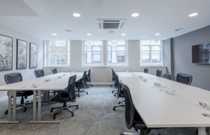 14 Person Private Office in London | 630 sq ft