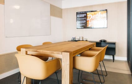 16 Person Private Office in London | 383 Sq. Ft.