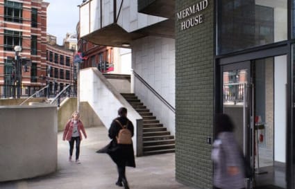 6 Person External Private Office with River view in London | 303 sqft