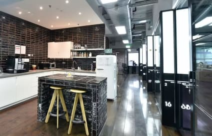 10 Person Office Available - External | 280 Sq. Ft.  