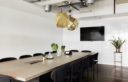 10 Person Office Available - External | 280 Sq. Ft.  