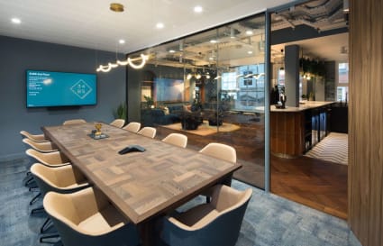 18 Person External Private Office | 560 Sq. Ft.