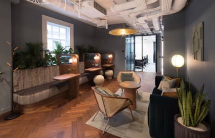 18 Person External Private Office | 560 Sq. Ft.