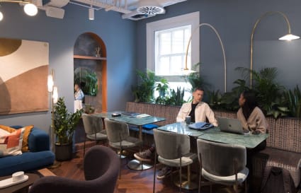 18 Person External Private Office | 560 Sq. Ft.
