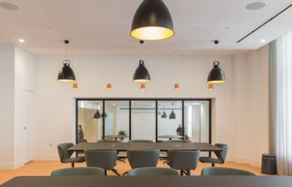10 Person Private Office in London | 414 sq ft