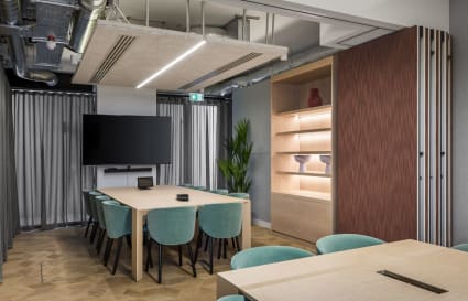 60 Person Private Office with 2 Meeting Rooms, Private Kitchen & Washrooms in London | 4,013 sq ft