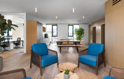 60 Person Private Office with 2 Meeting Rooms, Private Kitchen & Washrooms in London | 4,013 sq ft