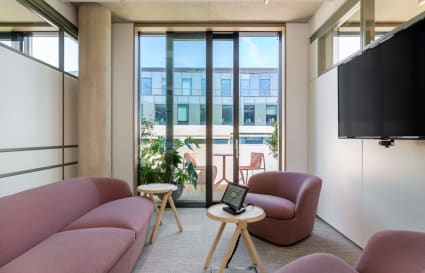 60 Person Private Office with 2 Meeting Rooms, Private Kitchen & Washrooms in London | 4,013 sq ft