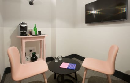 16 Person Private Office in London | 705 Sq. Ft.