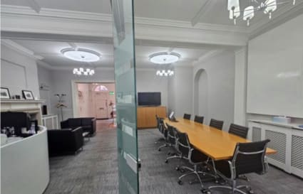 Private Office for up to 18 People |  1,886 Sq. Ft.
