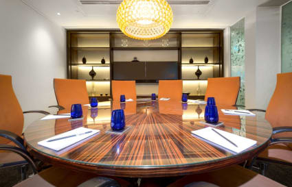 External Private Office for up to 12 People | 550 Sq. Ft.