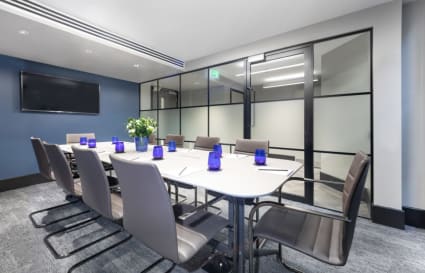 External Private Office for up to 20 People | 700 Sq. Ft.