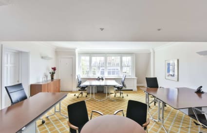 4 Person Private Office in London | 325 Sq. Ft.