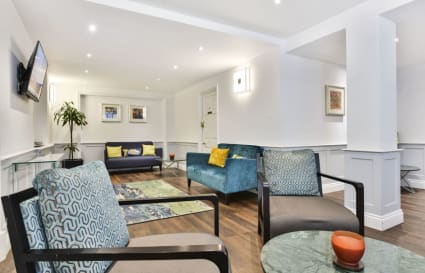 5 Person Office Available | 325 Sq. Ft. 