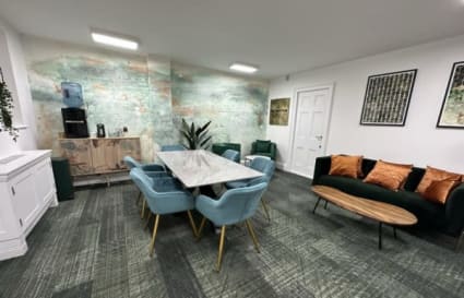 15 Person Private Office in London | 427 Sq. Ft.