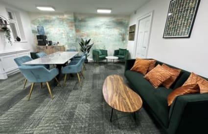 15 Person Private Office in London | 427 Sq. Ft.