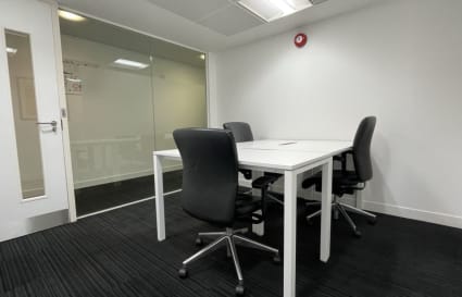 3 Person Internal Private Office in London | 100 sqft