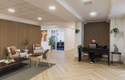 16 Person External Private Office in London | 485 Sq. Ft.