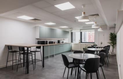16 Person External Private Office in London | 485 Sq. Ft.