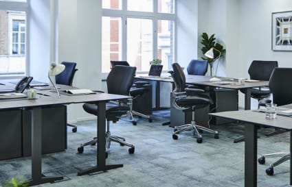 5 Person Private Office in London | 210 Sq. Ft. 