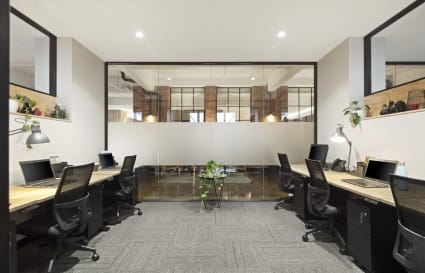 6-Workstation Window Private Office