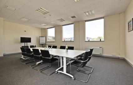 18 Person Private Office in Brentford | 950 sq ft