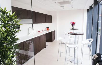 External Private Office in London for up to 3 People | 227 Sq. Ft.