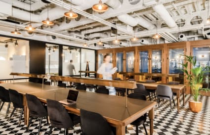 17 Person External Private Office in London | 595 Sq. Ft. 