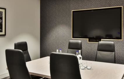 8 Person Private Office in London | 300 Sq. Ft.