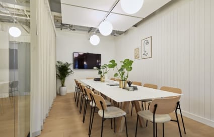 35 Person External Private Office with Meeting Room in High Holborn | 1,285 Sq. Ft.