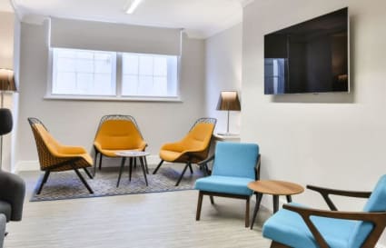 5 Person Private Office in London | 275 Sq. Ft.