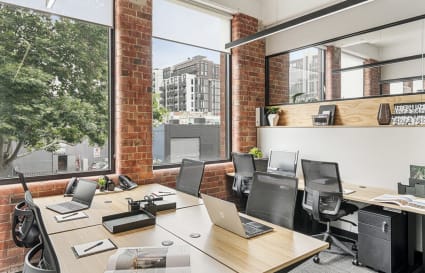 48 Workstation Office Suite with 4 Internal Rooms & Phone Booth
