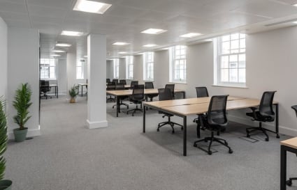50 Person Managed Office in London with Meeting Room | 3,225 sq ft