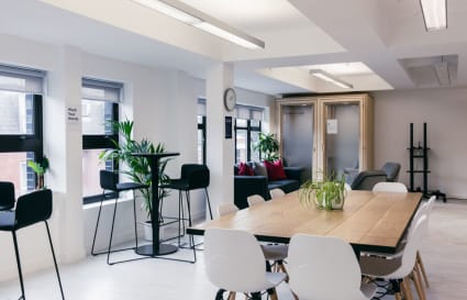 30 Person Managed Office in London | 2,468 sq ft