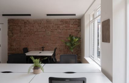 14 Person Serviced Office with Free to use Meeting Room in London | 460 sq ft