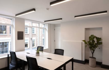 14 Person Serviced Office with Free to use Meeting Room in London | 460 sq ft