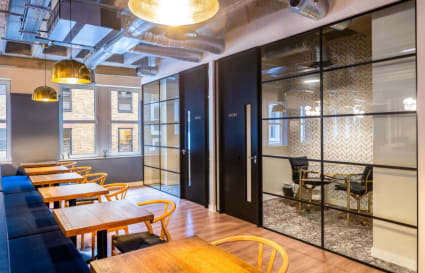 External Private Office for up to 9 People | 312 Sq. Ft.