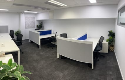 6 Desk Office