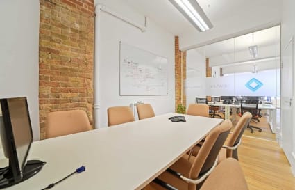 15 Person Managed Office in London with 2 Meeting Rooms | 947 sq ft