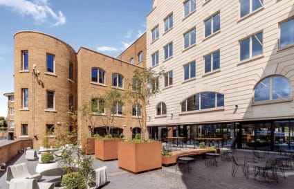 14 Person Managed Office with Meeting Room in London | 1,307 sq ft