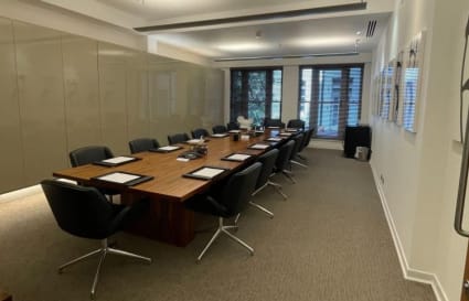 15 Person Managed Office in London | 770 Sq. Ft.