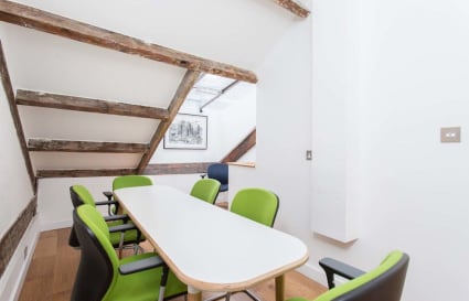 6 Person Private Office in London | 220 Sq. Ft.