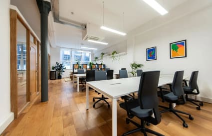 6 Person Private Office in London | 220 Sq. Ft.