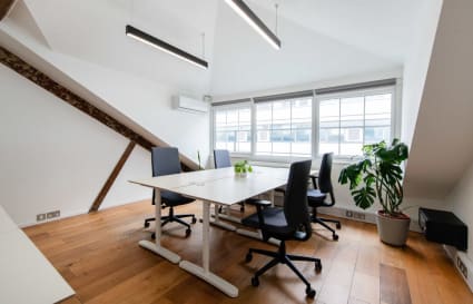 6 Person Private Office in London | 220 Sq. Ft.
