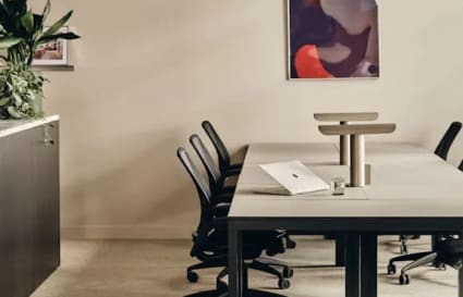 44 Person Private Offices in London | 1,715 Sq. Ft.
